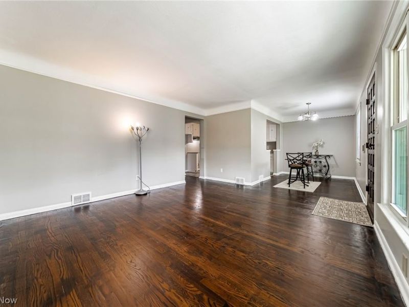 575 W Glendale Street, Bedford, OH 44146 Photo 11