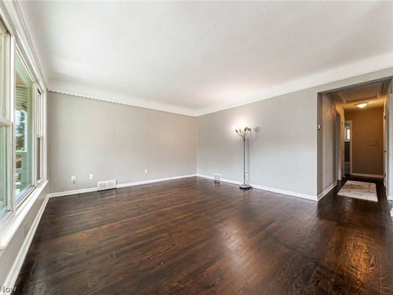 575 W Glendale Street, Bedford, OH 44146 Photo 12