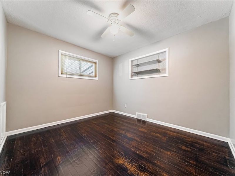 575 W Glendale Street, Bedford, OH 44146 Photo 21
