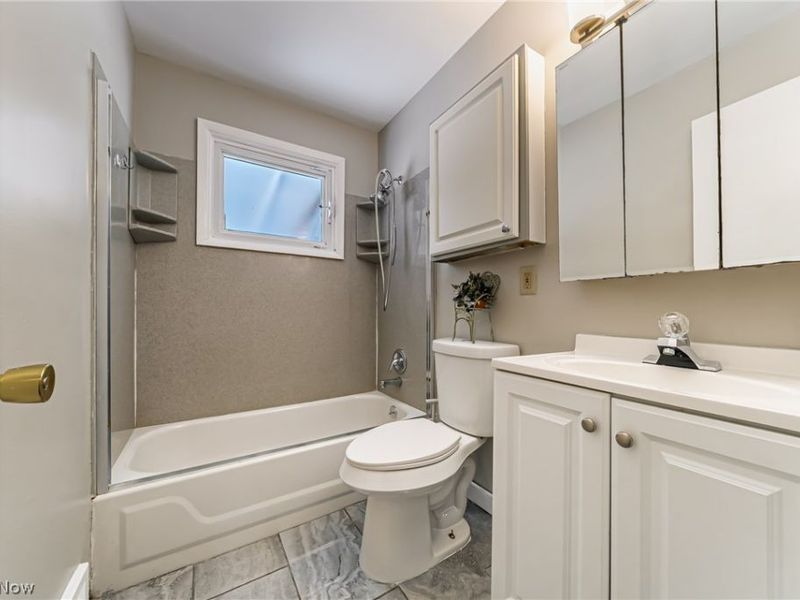 575 W Glendale Street, Bedford, OH 44146 Photo 23