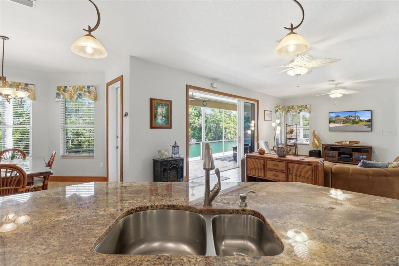 939 SE 3rd Avenue, Crystal River, FL 34429 Photo
