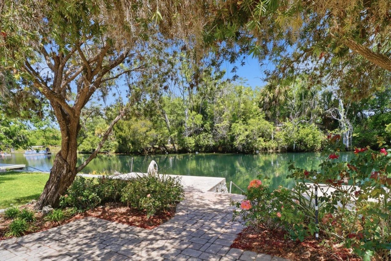 939 SE 3rd Avenue, Crystal River, FL 34429 Photo
