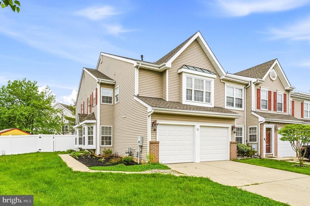 37 Elkington Drive, Mount Laurel, NJ 08054 Main Photo