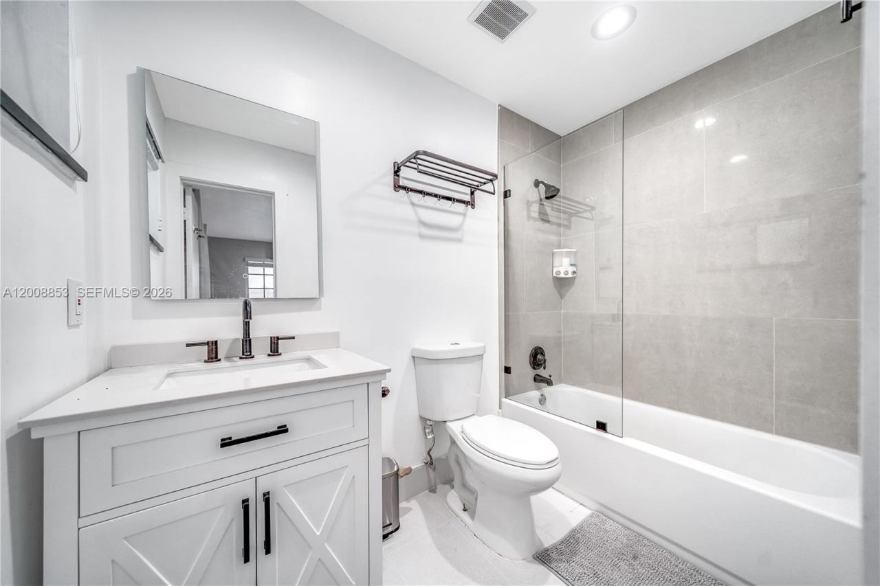 1940 NE 62nd St, Fort Lauderdale, FL 33308 Photo