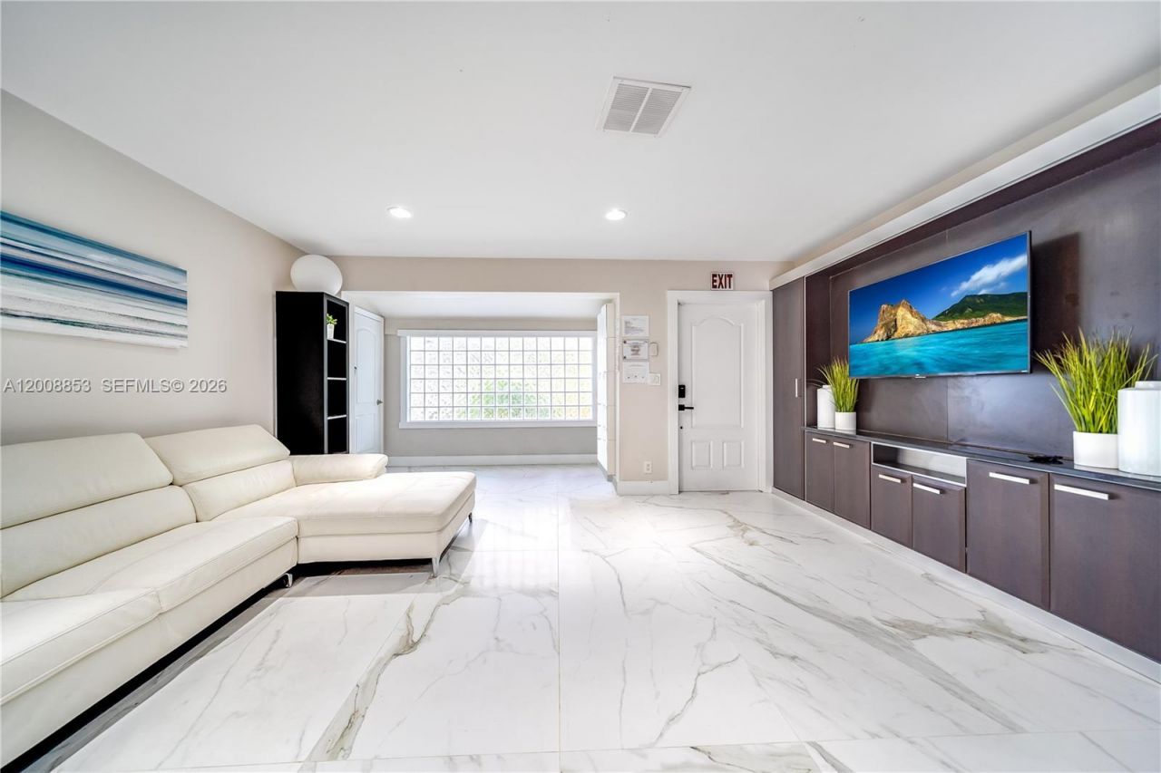 1940 NE 62nd St, Fort Lauderdale, FL 33308 Photo