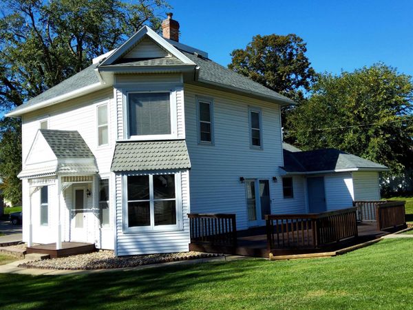 500 Pleasant Street, Walnut, IA 51577