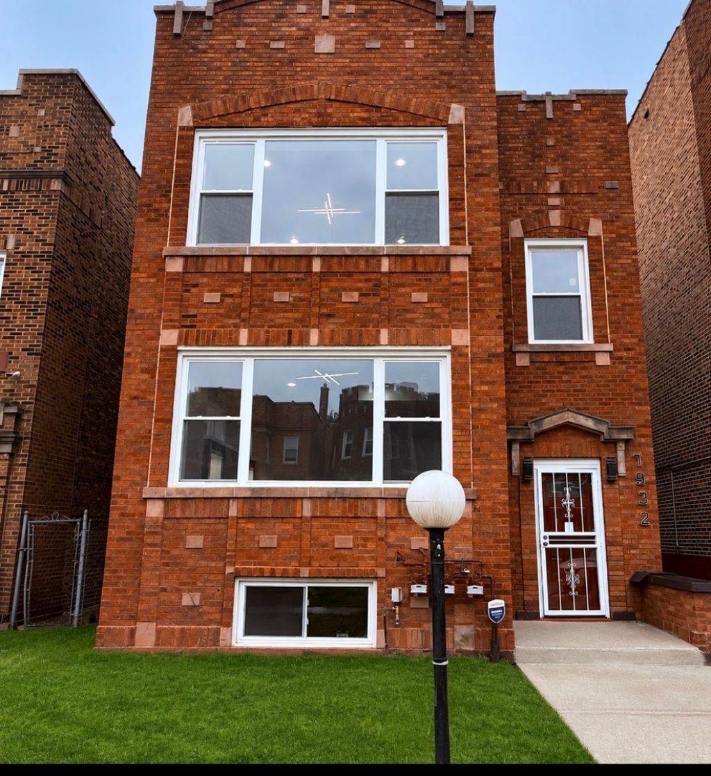 7932 S Champlain Avenue, Chicago, IL 60619