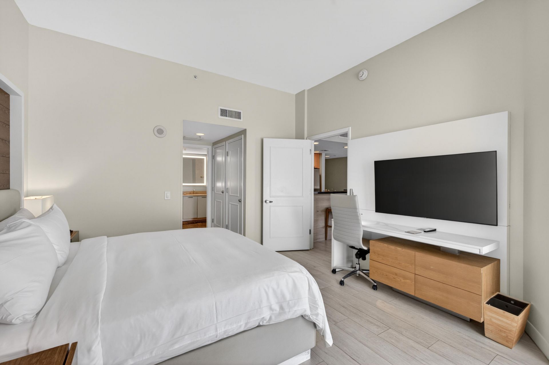 505 N Fort Lauderdale Beach Boulevard, Unit 605, Fort Lauderdale, FL 33304 Photo