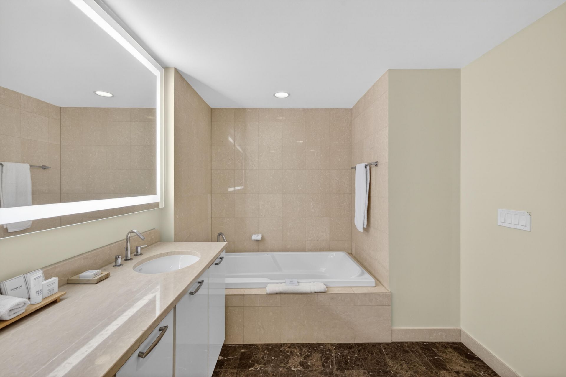 505 N Fort Lauderdale Beach Boulevard, Unit 605, Fort Lauderdale, FL 33304 Photo