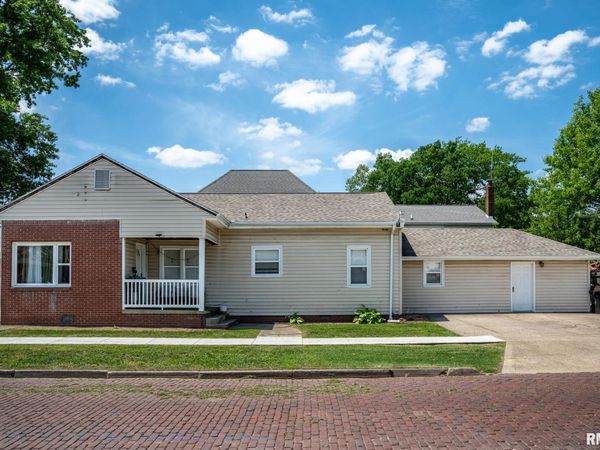 325 S WEBSTER Street, Harrisburg, IL 62846