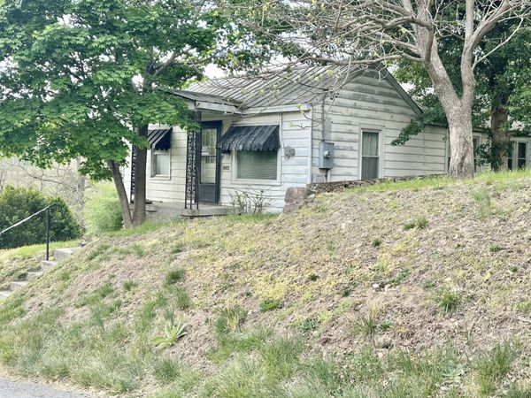 1003 College St, Narrows, VA 24124