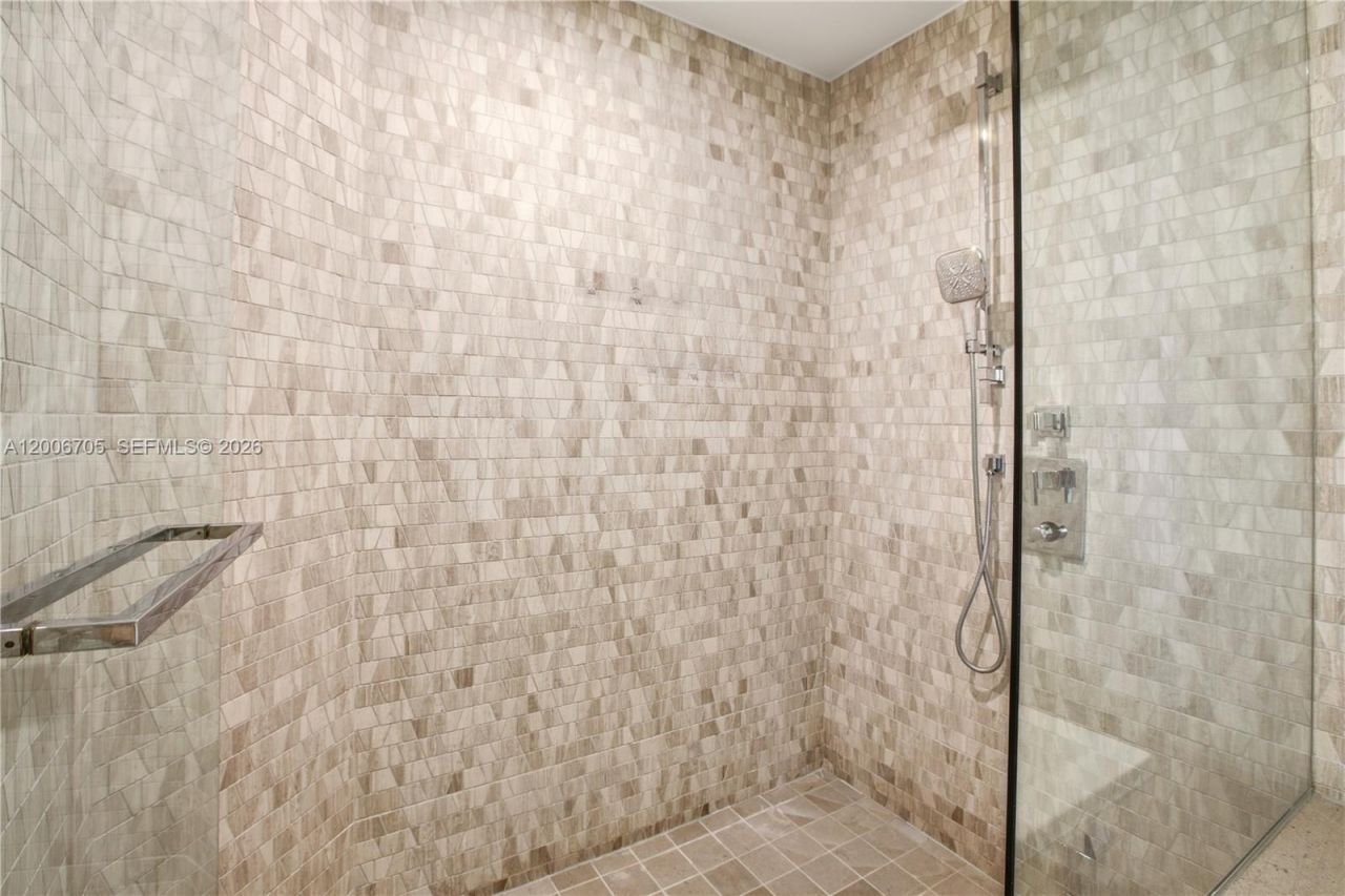 68 SE 6th St, Unit 2701, Miami, FL 33131 Photo