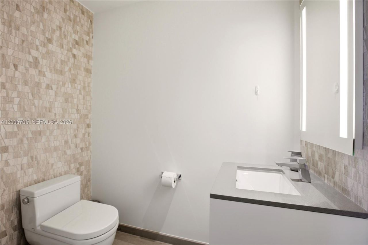 68 SE 6th St, Unit 2701, Miami, FL 33131 Photo