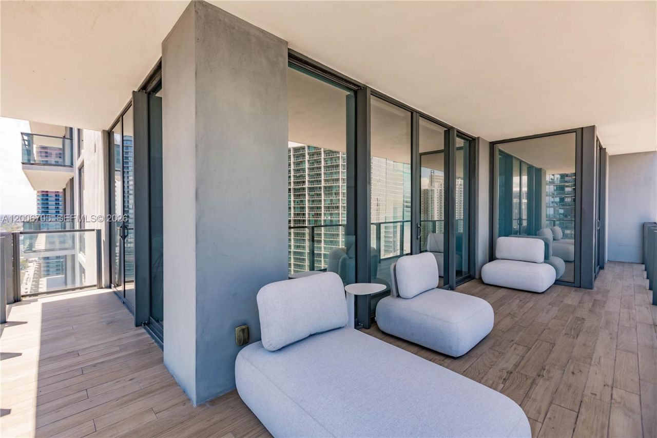 68 SE 6th St, Unit 2701, Miami, FL 33131 Photo