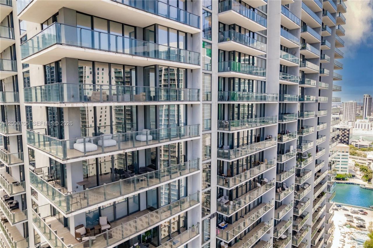 68 SE 6th St, Unit 2701, Miami, FL 33131 Photo