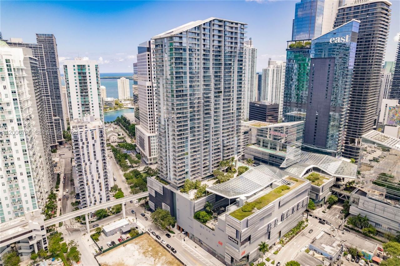 68 SE 6th St, Unit 2701, Miami, FL 33131 Photo