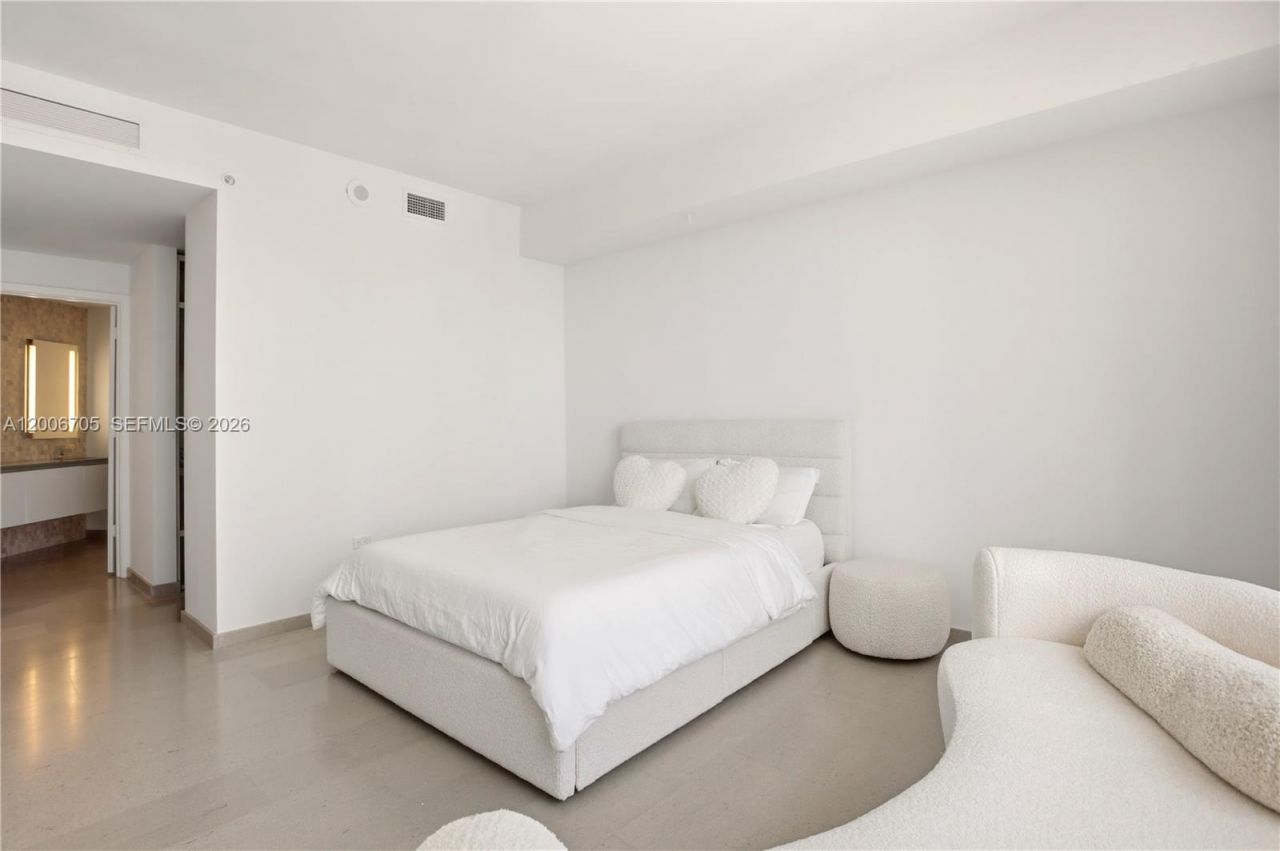 68 SE 6th St, Unit 2701, Miami, FL 33131 Photo