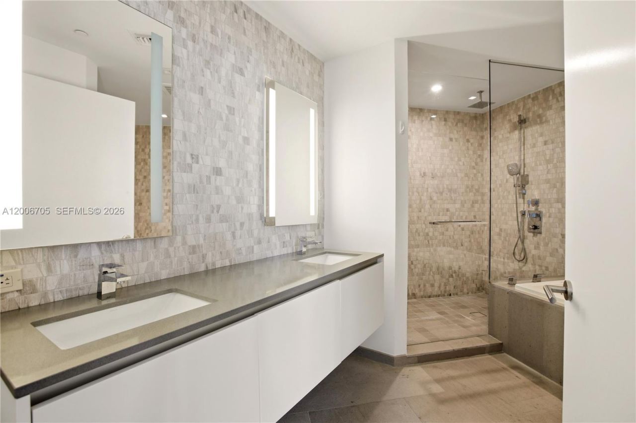 68 SE 6th St, Unit 2701, Miami, FL 33131 Photo