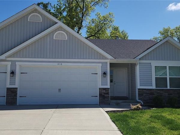 1010 Timber Bluff Drive , Wentzville, MO 63385