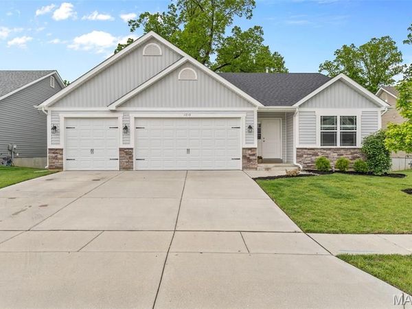 1010 Timber Bluff Drive, Wentzville, MO 63385
