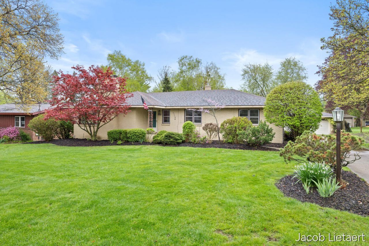 1836 Millbrook Street Se, Grand Rapids, MI 49508 Main Photo