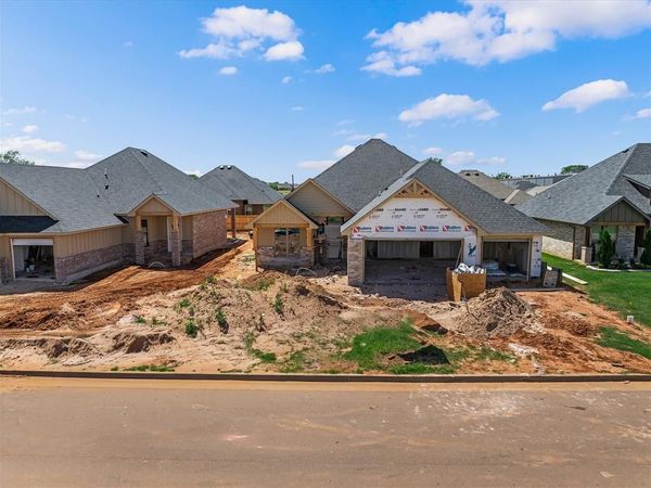 5105 Vine Cliff Road, Mustang, OK 73064