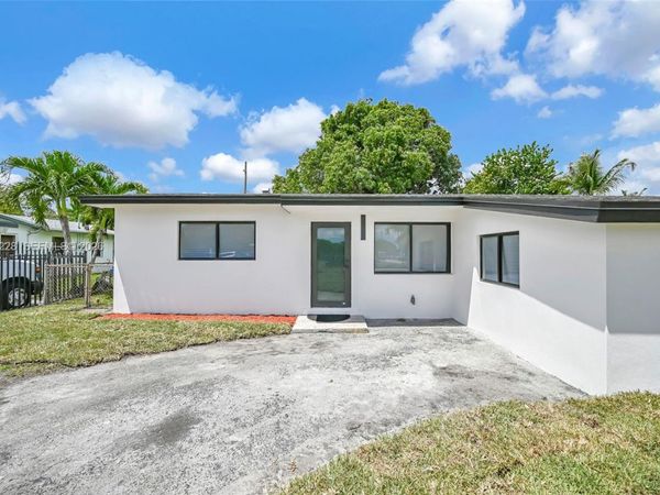 18530 NW 42nd Ave , Miami Gardens, FL 33055
