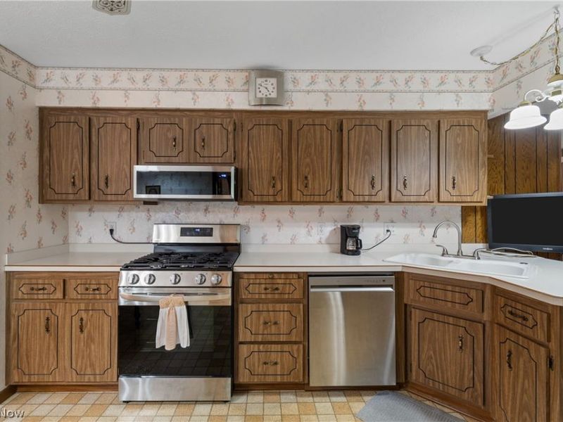 6968 Carol Drive, Independence, OH 44131 Photo 12