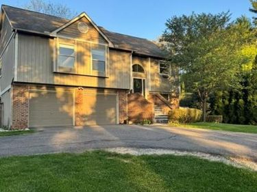 1345 S Milford Road, Milford Vlg, MI 48381