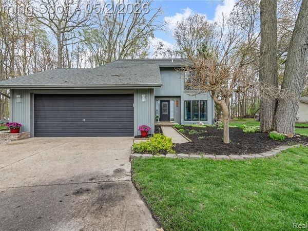 961 Cedar Oaks Trail, White Lake Twp, MI 48386