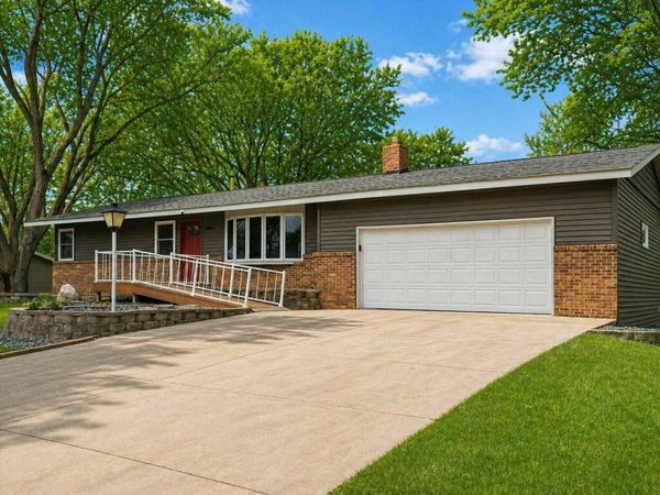 11004 Oak Knoll Terrace N, Hopkins, MN 55305