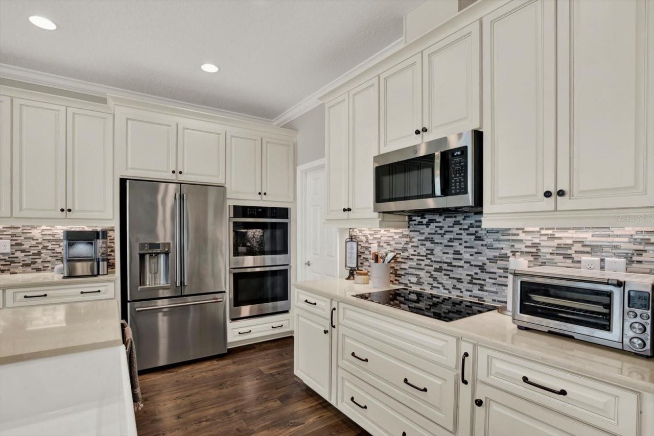 31601 Holton Court , Wesley Chapel, FL 33545 Photo