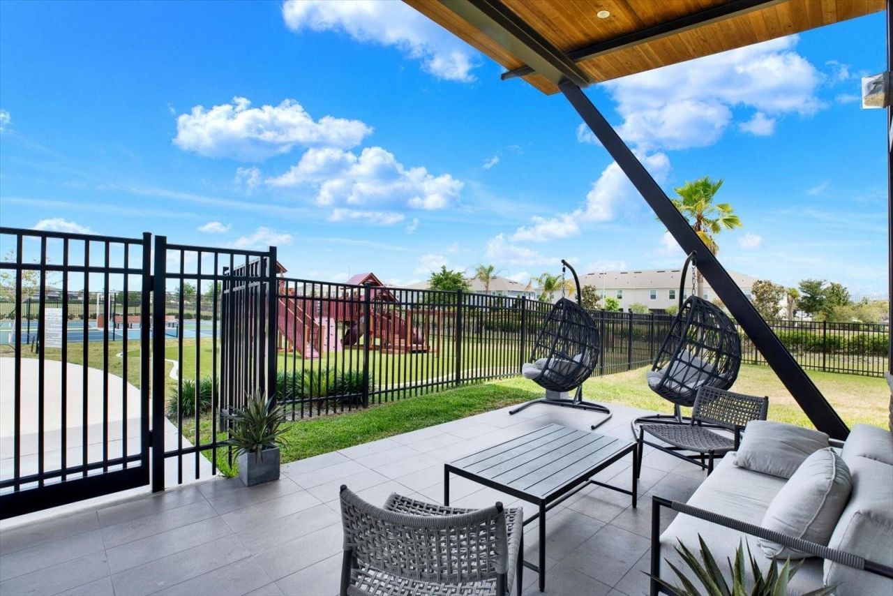31601 Holton Court , Wesley Chapel, FL 33545 Photo