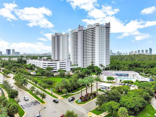15051 Royal Oaks Ln , Unit 1605, North Miami, FL 33181