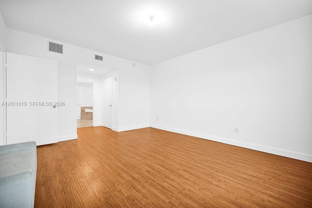 15051 Royal Oaks Ln , Unit 1605, North Miami, FL 33181 Photo