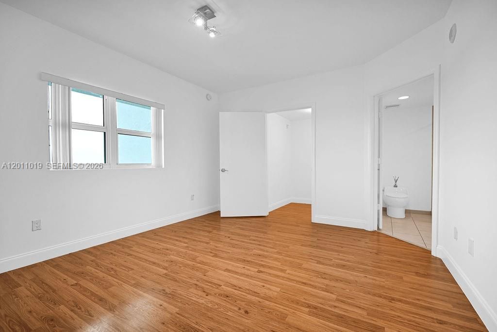 15051 Royal Oaks Ln , Unit 1605, North Miami, FL 33181 Photo