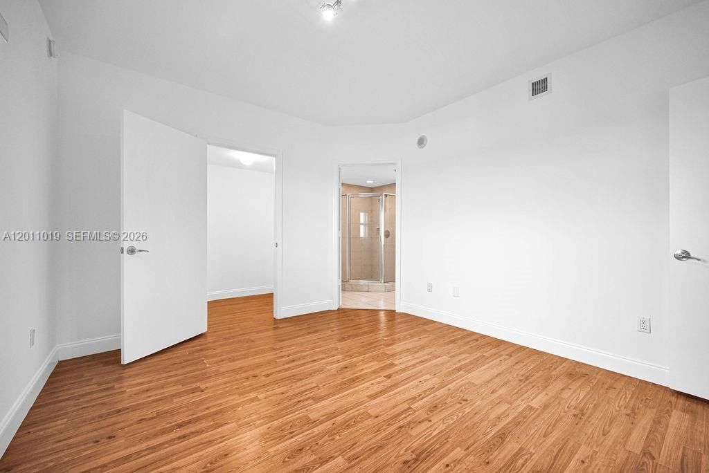 15051 Royal Oaks Ln , Unit 1605, North Miami, FL 33181 Photo