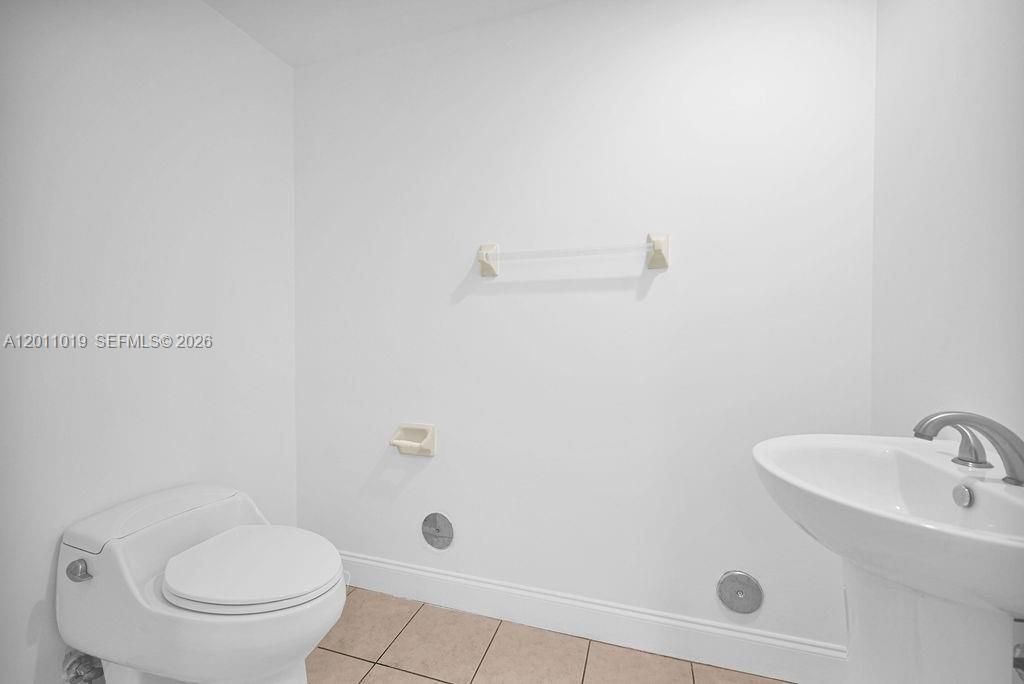 15051 Royal Oaks Ln , Unit 1605, North Miami, FL 33181 Photo