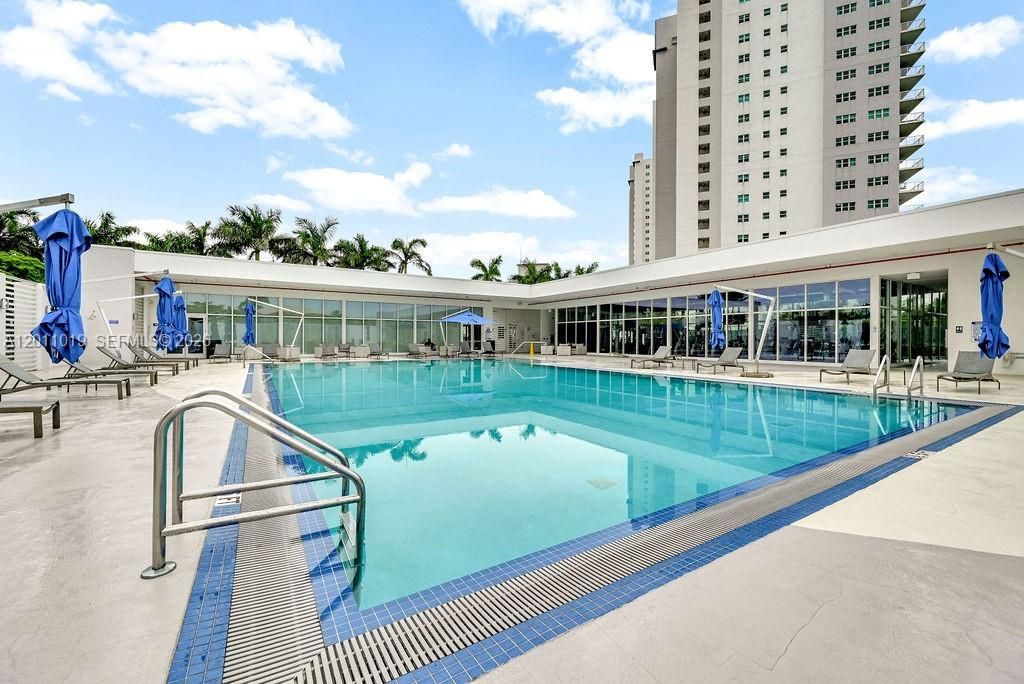 15051 Royal Oaks Ln , Unit 1605, North Miami, FL 33181 Photo