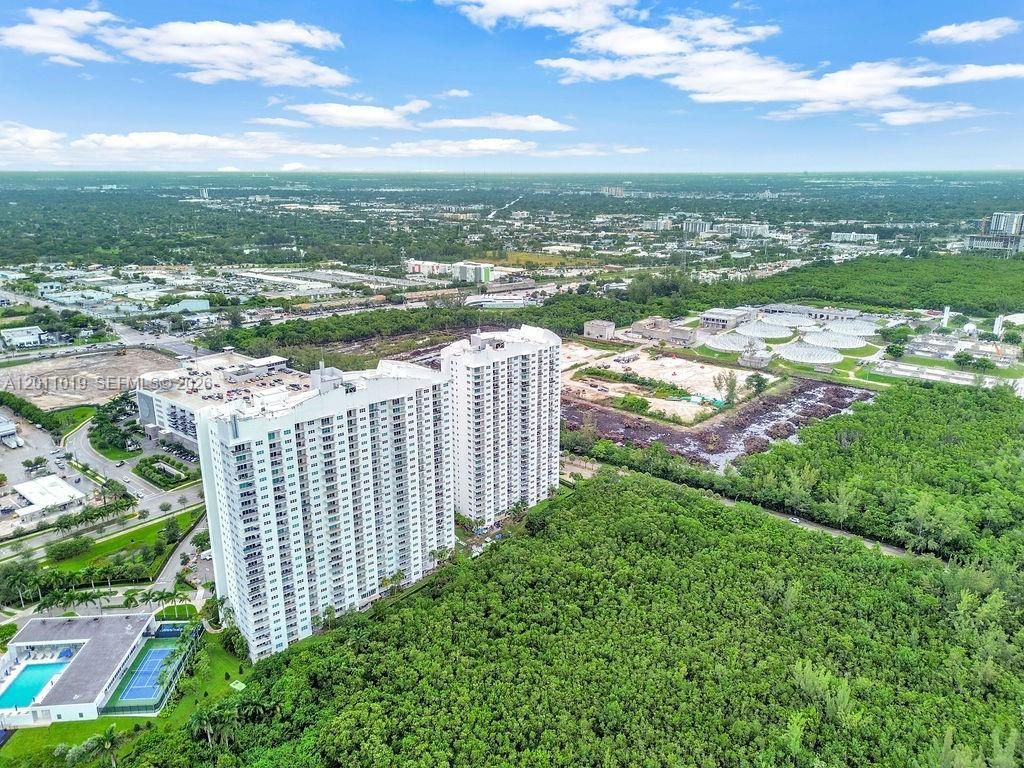 15051 Royal Oaks Ln , Unit 1605, North Miami, FL 33181 Photo