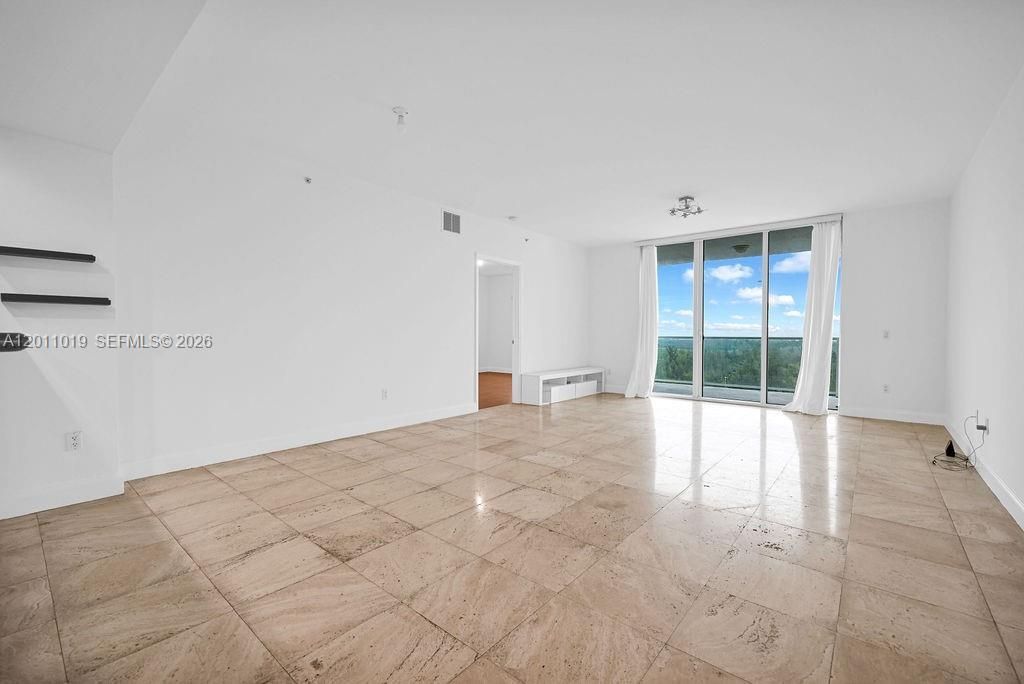 15051 Royal Oaks Ln , Unit 1605, North Miami, FL 33181 Photo