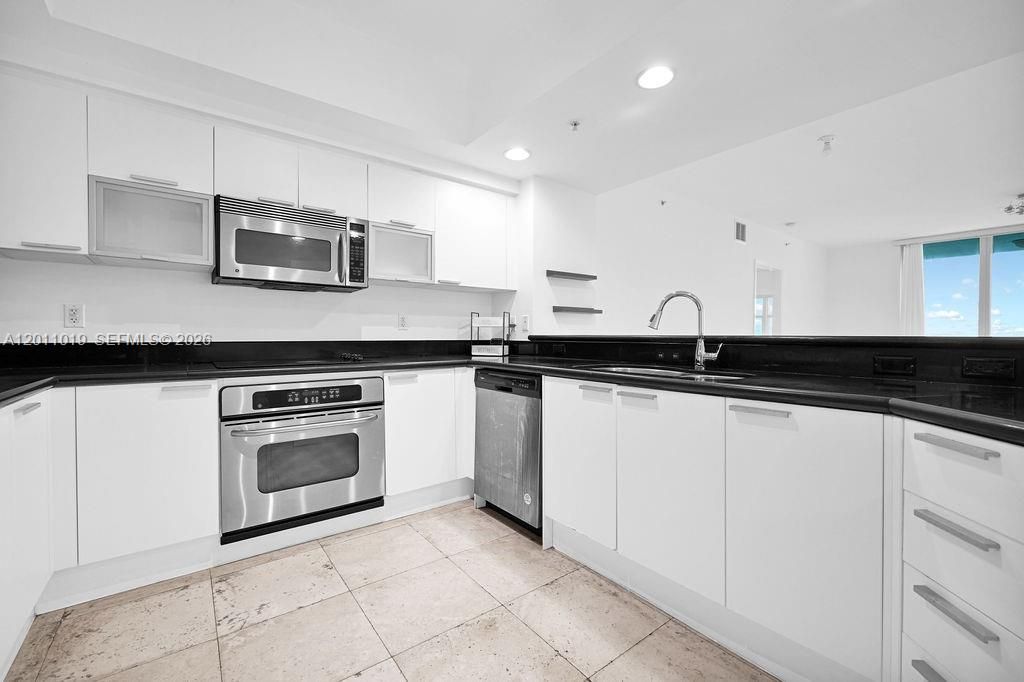 15051 Royal Oaks Ln , Unit 1605, North Miami, FL 33181 Photo