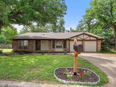 7636 Blue Carriage Lane, Fort Worth, TX 76120