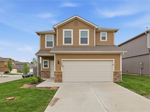21305 W 215th Terrace, Spring Hill, KS 66083