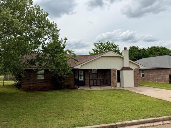 719 Geronimo , Pauls Valley, OK 73075