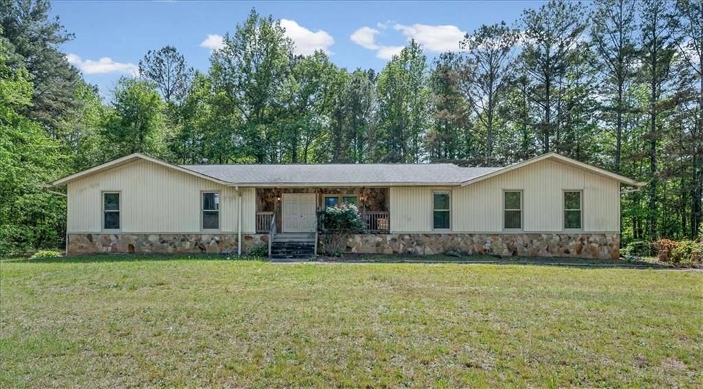447 Lively Road, Waco, GA 30182 Main Photo
