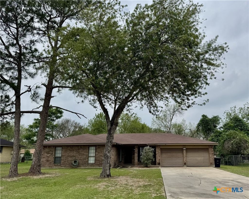 417 Pheasant Drive, Victoria, TX 77905 Main Photo
