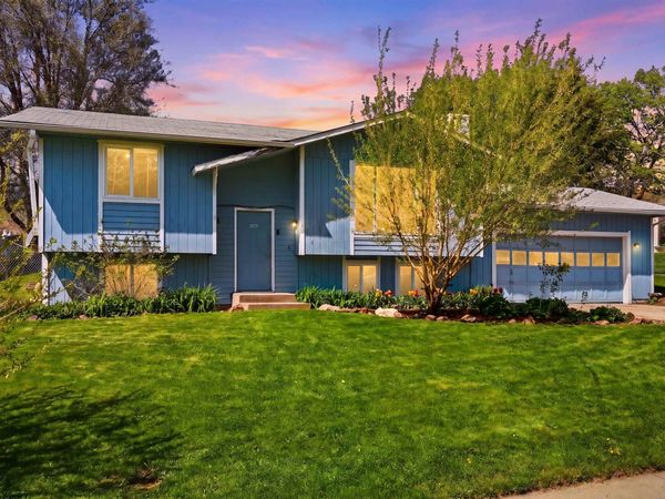 556 Scenic Heights Dr, Cheney, WA 99004