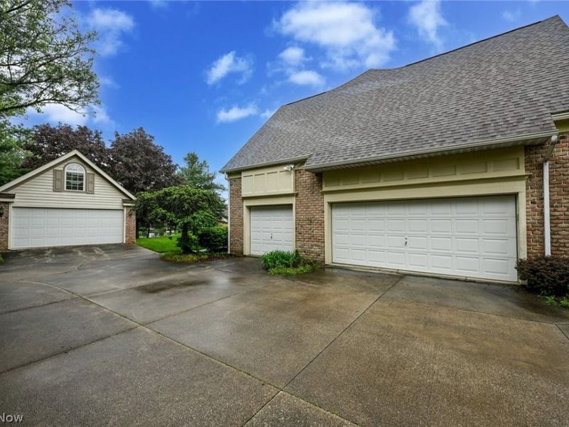 545 San Pier Drive, Akron, OH 44333 Photo 5