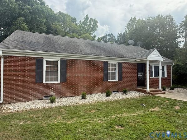 449 W Colonial Trail, Dendron, VA 23839